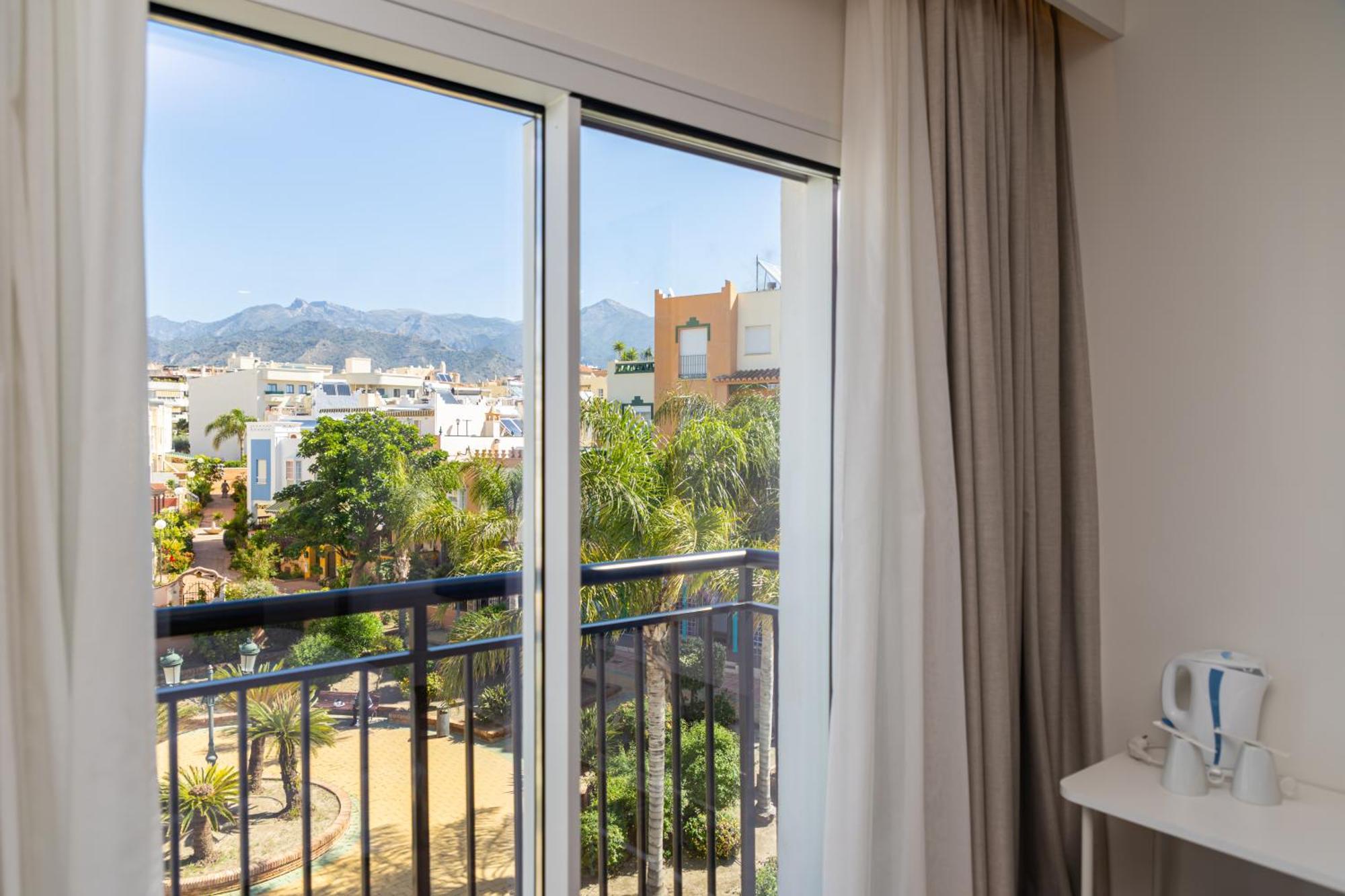 Perla Marina Ξενοδοχείο Nerja Εξωτερικό φωτογραφία